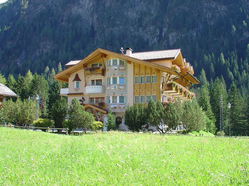 Alpenhotel Panorama Campitello di Fassa Dış mekan fotoğraf